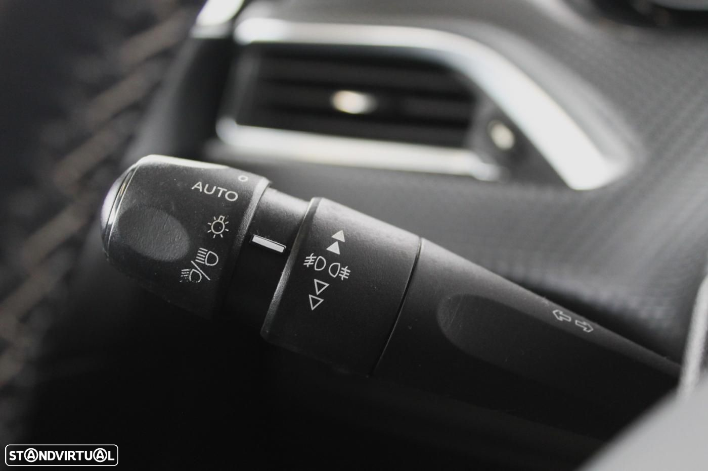 Peugeot 208 1.2 PureTech Allure - 19