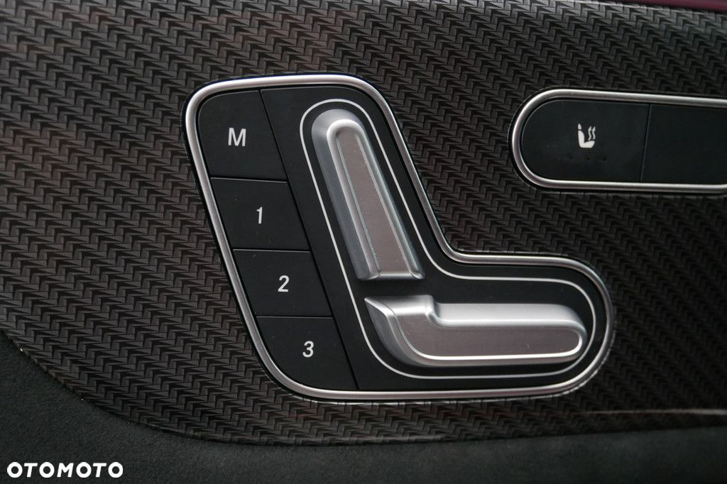 Mercedes-Benz GLB - 32