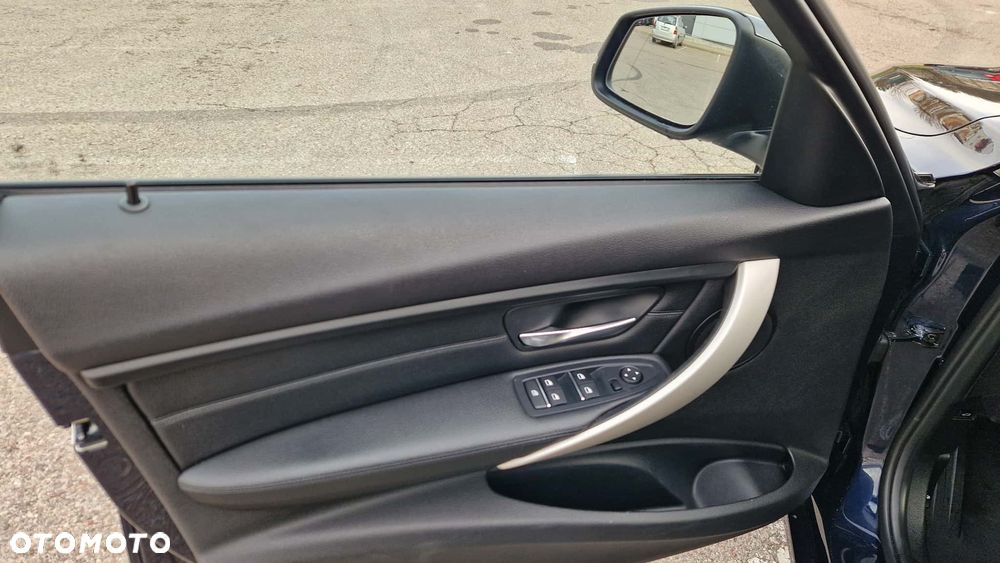 BMW Seria 3 320d Efficient Dynamic Edition - 26