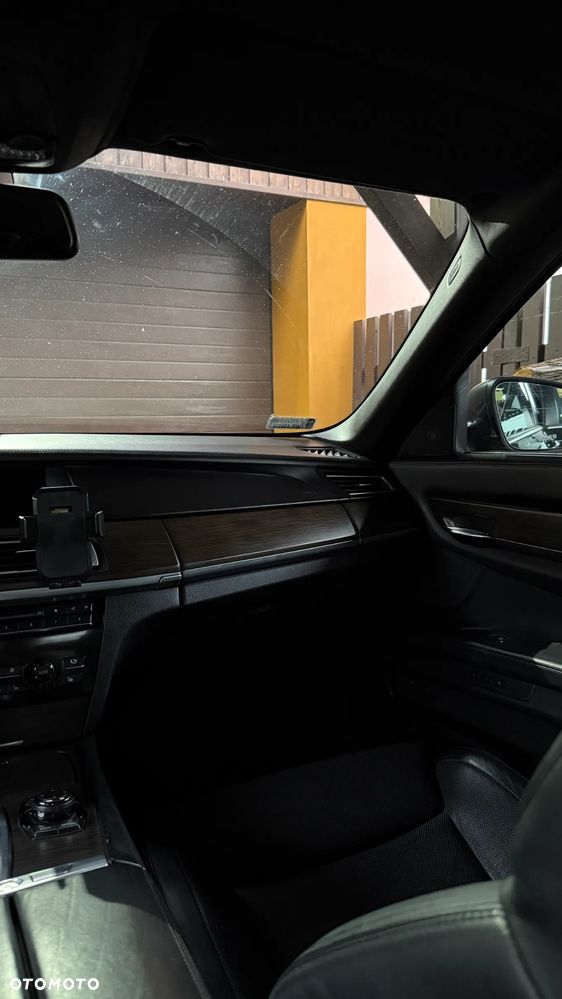 BMW Seria 7 750i xDrive - 29