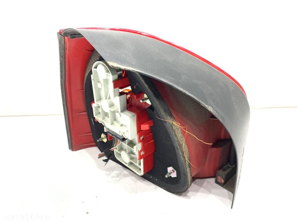 LAMPA PRAWY TYŁ  AUDI A3 (8L1) 1996 - 2006 1.6 75 kW [102 KM] benzyna 2000 - 2003 8L0945096B - 2