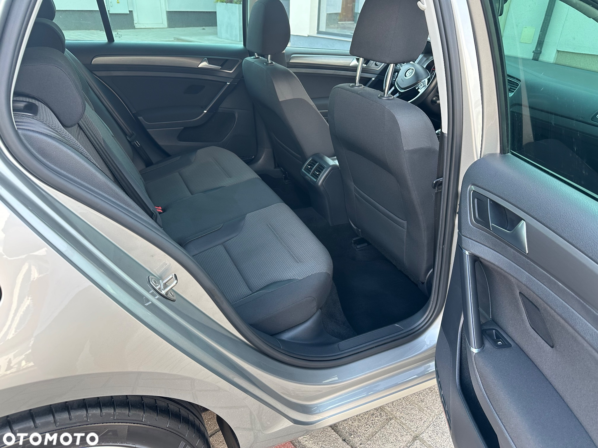 Volkswagen Golf - 34
