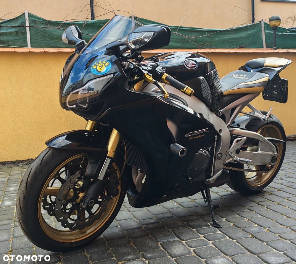 Honda CBR - 1
