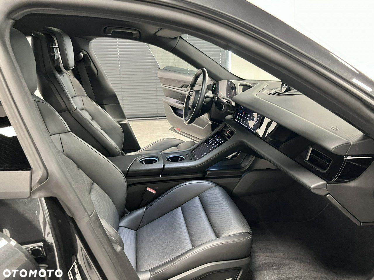 Porsche Taycan Sport Turismo Performance Plus - 17