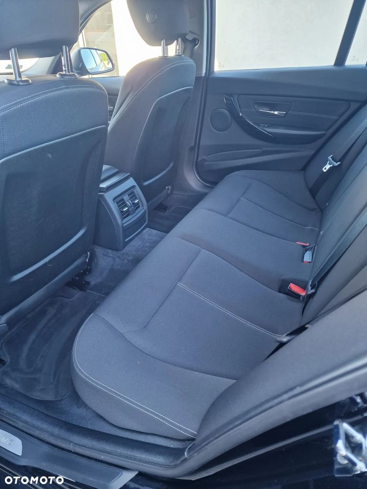BMW Seria 3 320d Sport-Aut Sport Line - 13