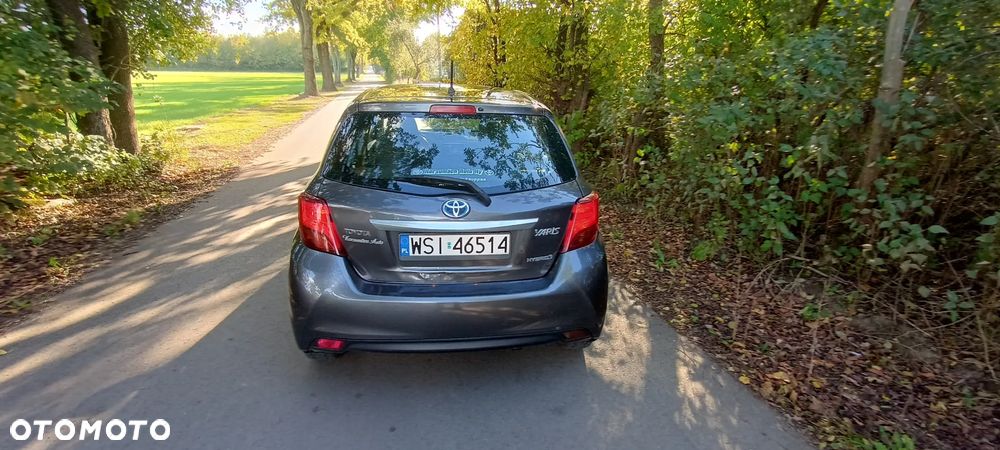 Toyota Yaris Hybrid 100 Premium - 16