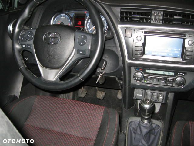 Toyota Auris 1.6 Premium - 15