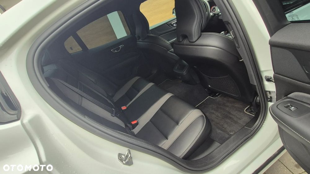 Volvo S60 B4 B R-Design - 28