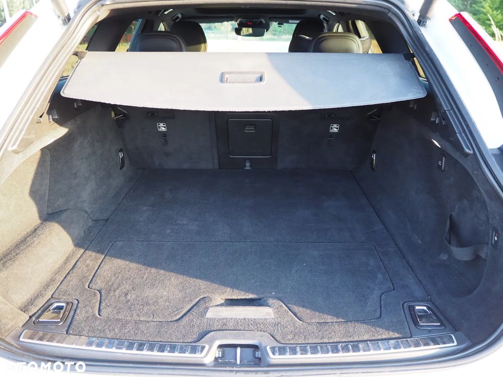 Volvo V90 D4 SCR AWD R-Design - 28