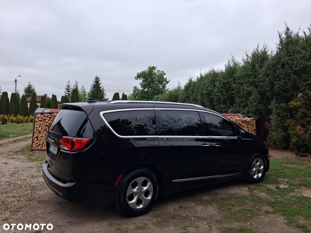 Chrysler Pacifica - 6