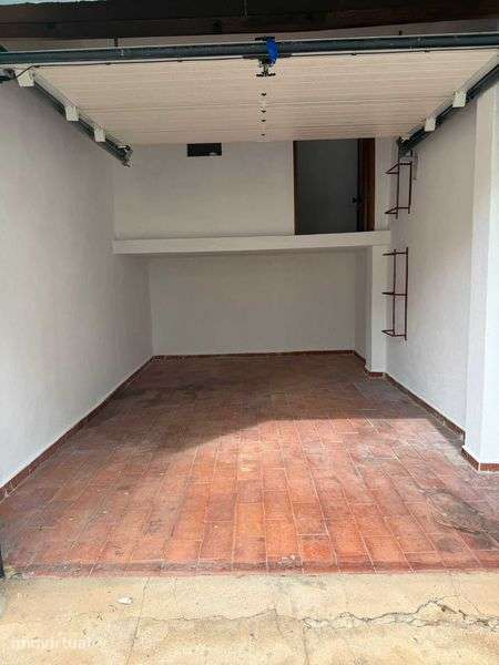 Garagem para Arrendamento - Faro - Grande imagem: 2/3