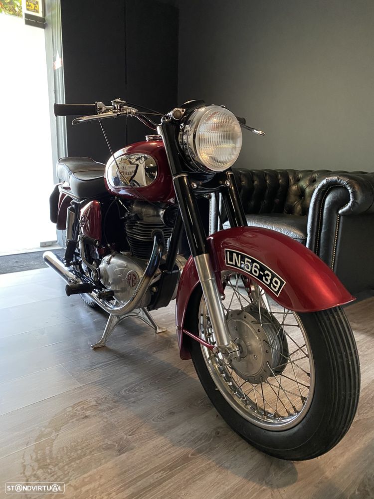 Royal Enfield Classic - 1