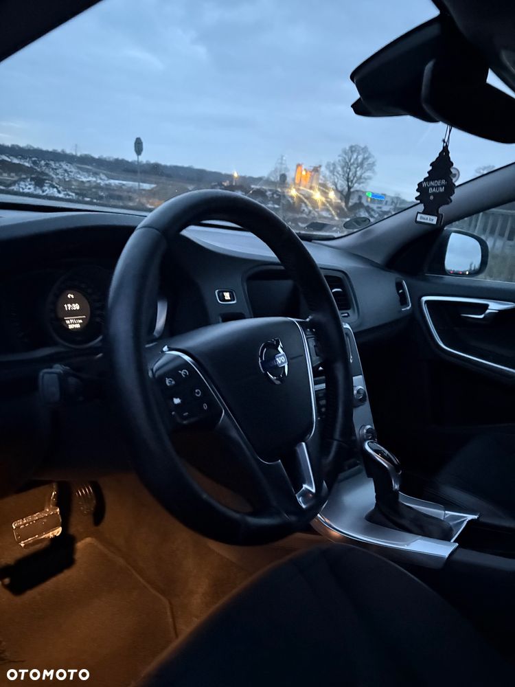 Volvo S60 D3 Drive-E Momentum - 9