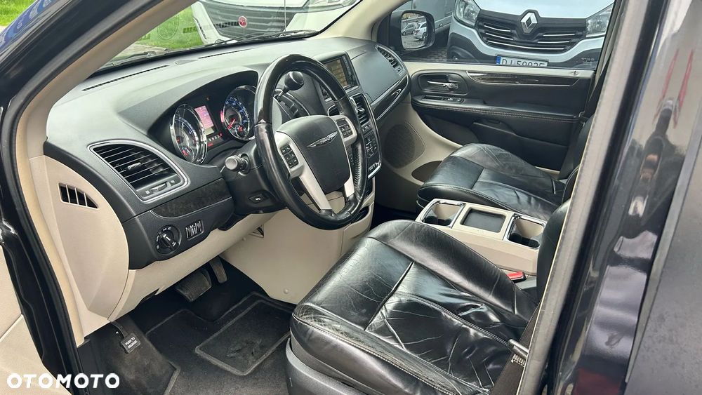 Chrysler Town & Country 3.6 Limited - 6