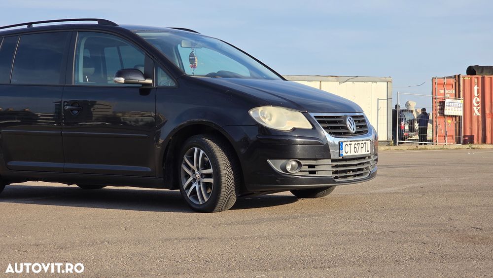 Volkswagen Touran - 11