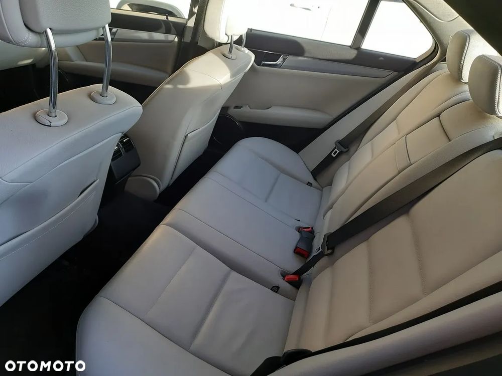 Mercedes-Benz Klasa C 220 CDI DPF Avantgarde - 10