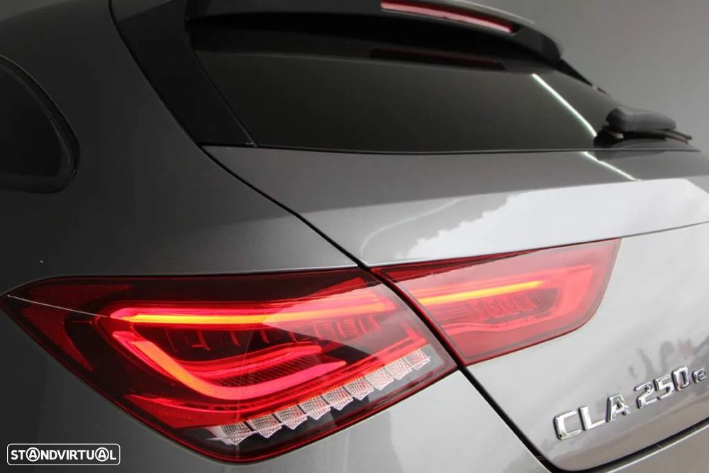 Mercedes-Benz CLA 250 e Shooting Brake AMG Line - 19
