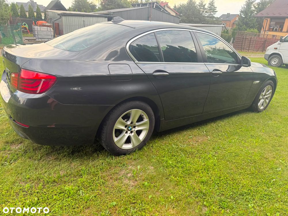 BMW Seria 5 528i xDrive - 3