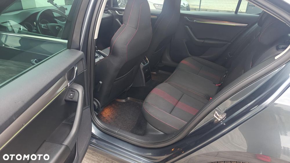 Skoda Octavia 2.0 TDI SCR 4x4 Style DSG - 8