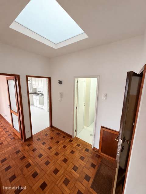 T2 Renovado com Terraço, Varanda e Garagem – Boavista, Porto - Grande imagem: 2/15