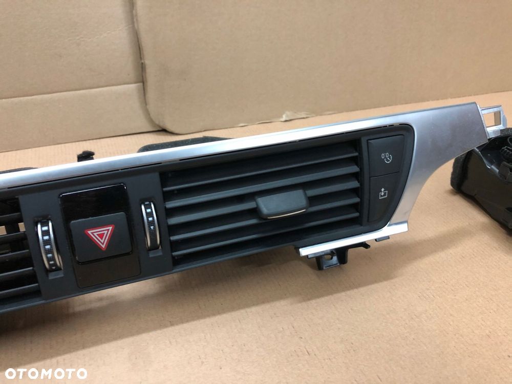 konsola kratka nawiewu audi a7 wlot powietrza dekor 4g8 deska audi a7 4g8 - 4