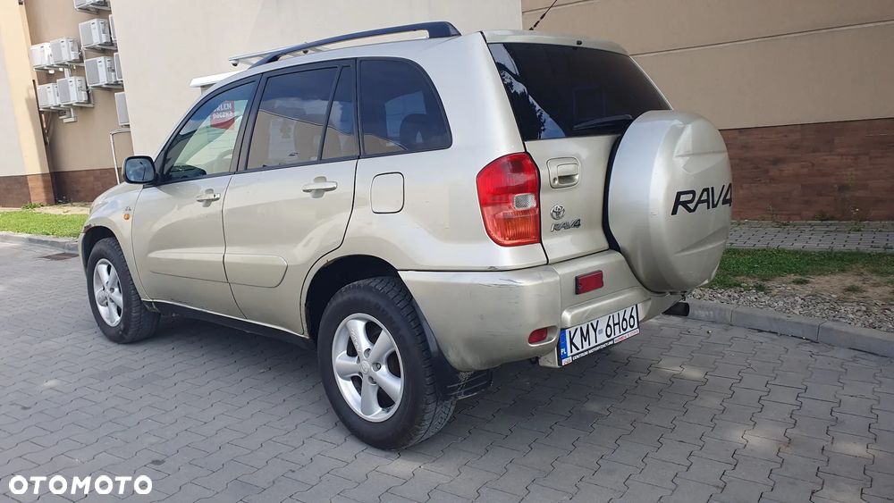 Toyota RAV4 D-4D 4x4 - 5