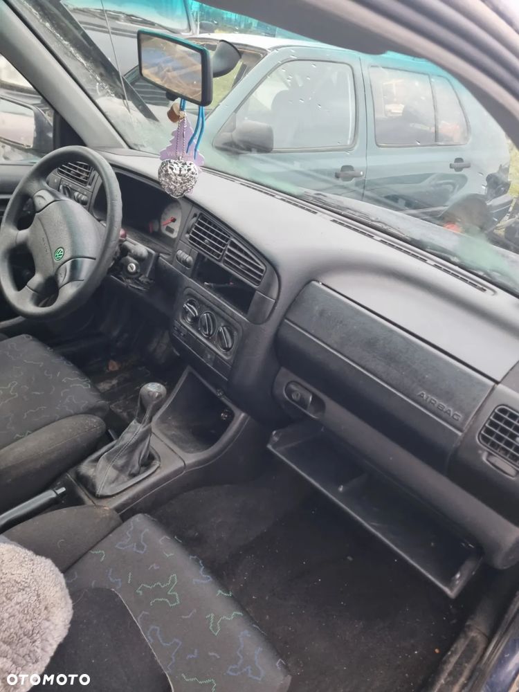 VW golf III mk3 hb 5d 1.8 AAM lakier LA5E grzane fotele Elektryczne lusterka klima na części - 5