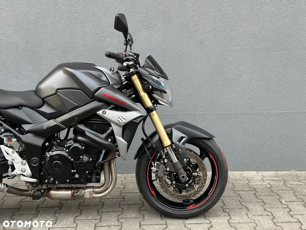 Suzuki GSR - 9