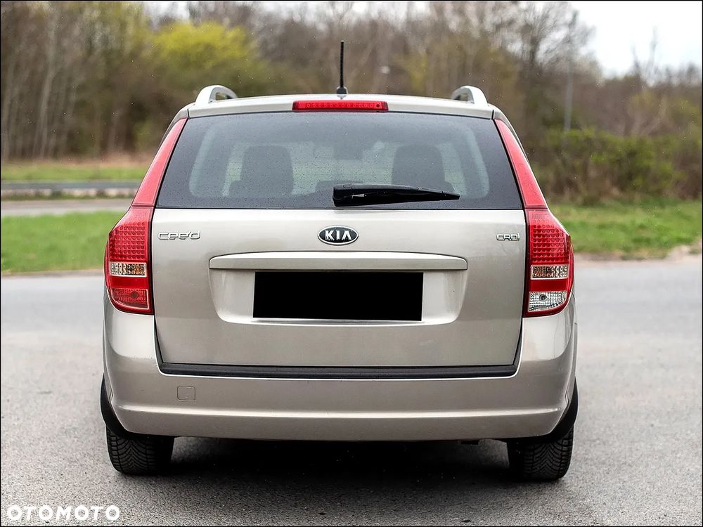 Kia Ceed - 10