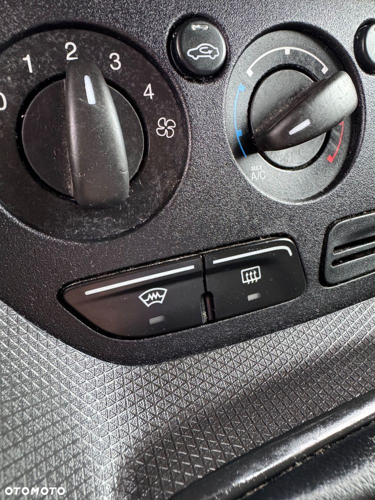 Ford Transit Connect - 19