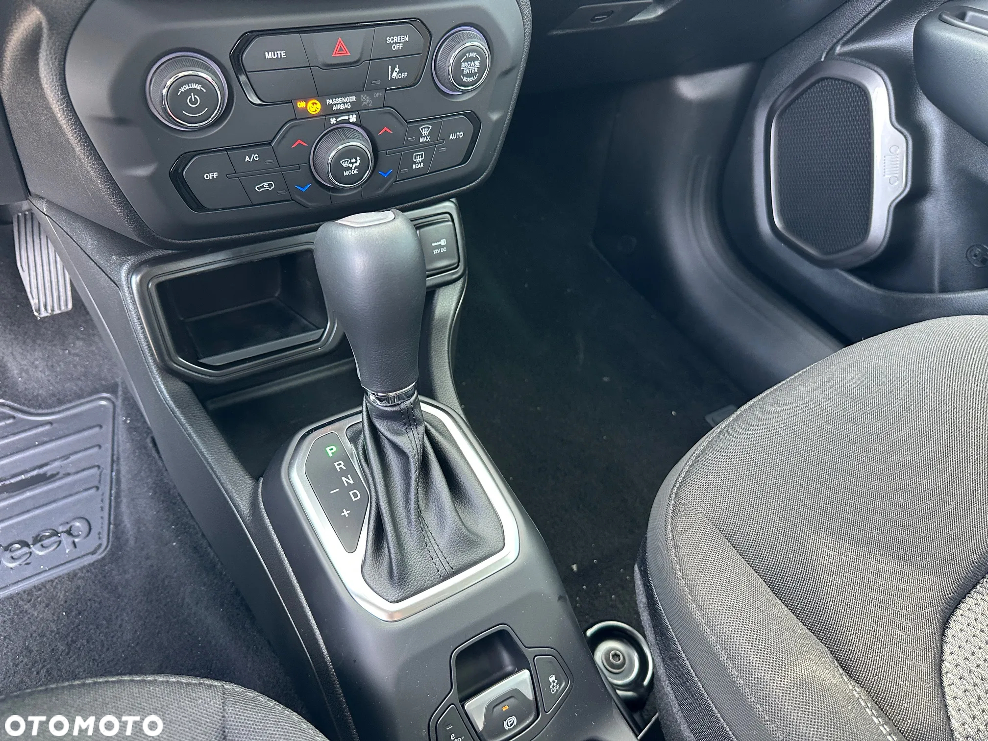 Jeep Renegade 1.5 T4 mHEV Altitude FWD S&S DCT - 11