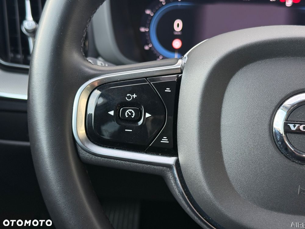 Volvo XC 60 B4 B Plus Bright - 17