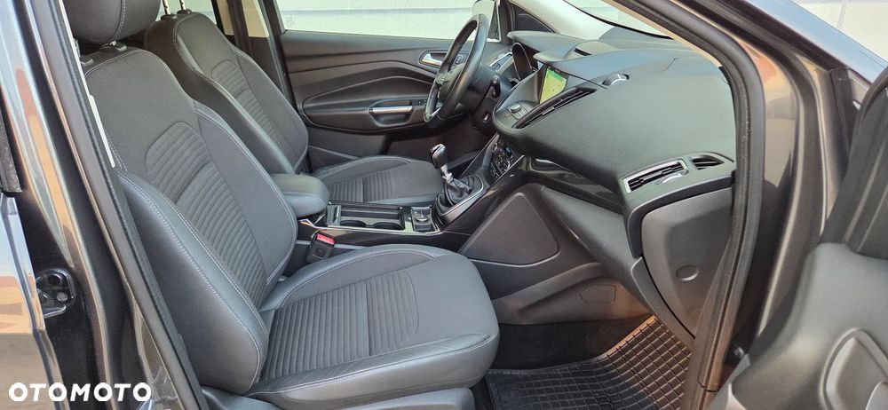 Ford Kuga 1.5 EcoBoost 2x4 Titanium - 37