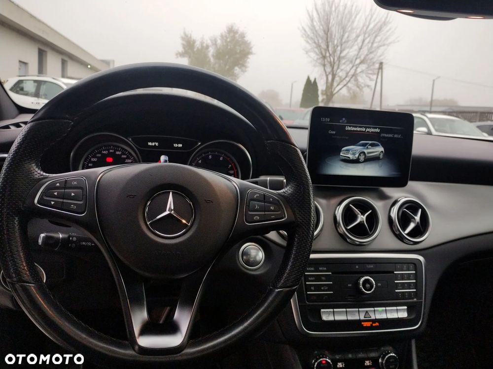 Mercedes-Benz GLA 200 7G-DCT AMG Line - 14
