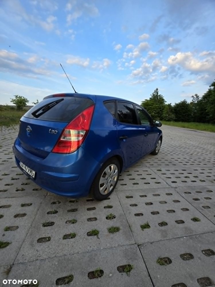 Hyundai i30 1.4 Base + - 9
