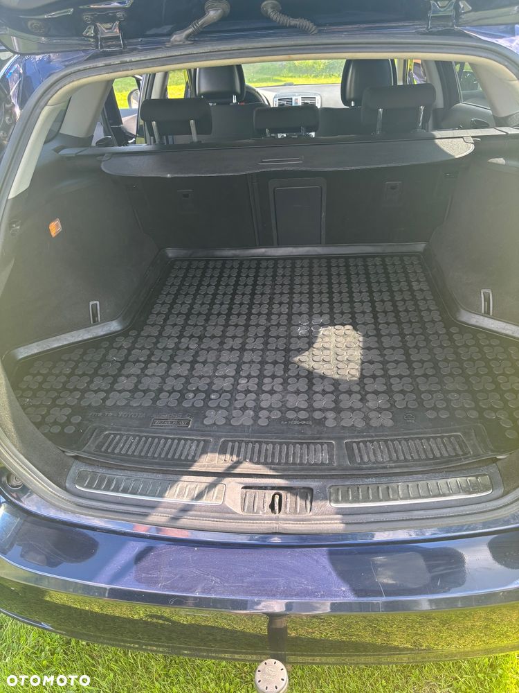 Toyota Avensis - 8