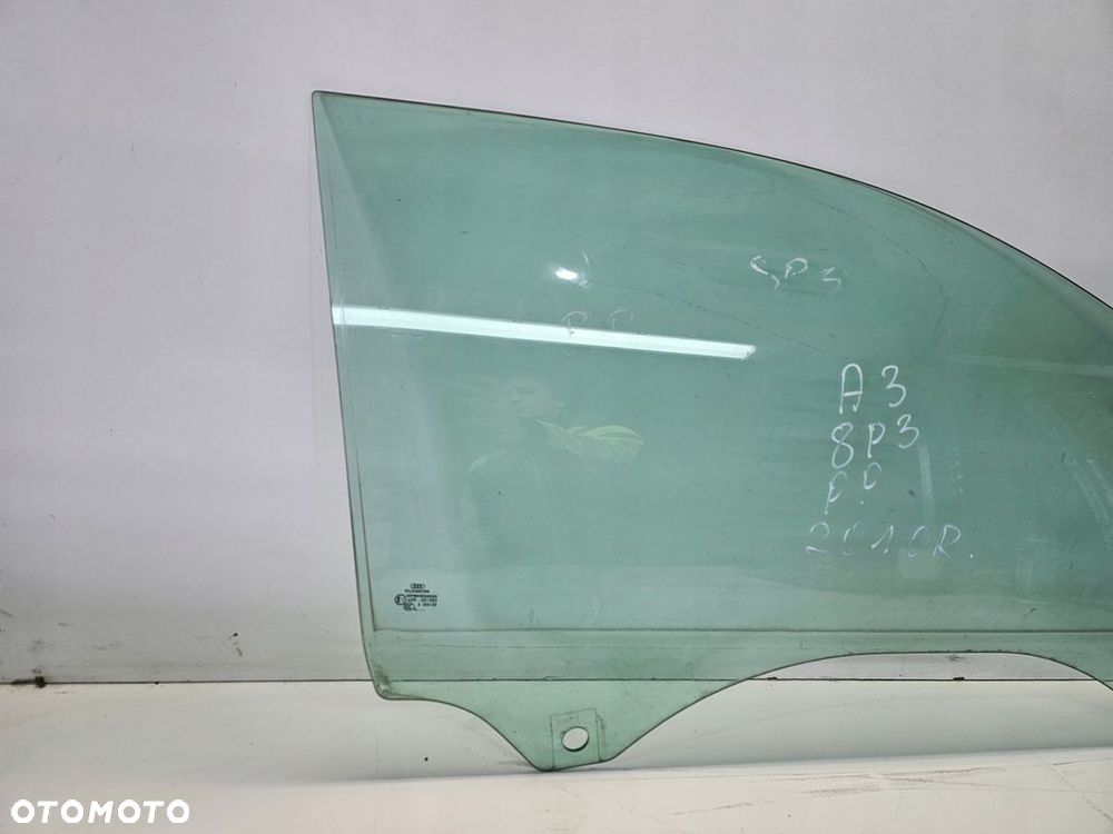 SZYBA BOCZNA DRZWI PRAWY PRZÓD AUDI A3 8P3 2010R