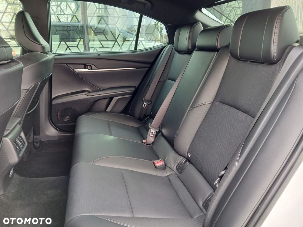 Toyota Camry - 5
