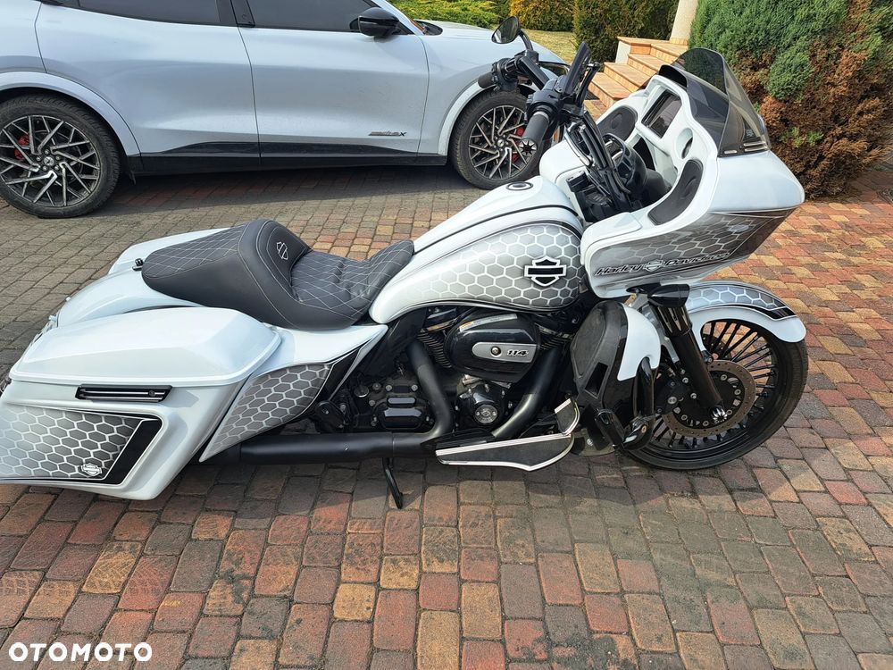 Harley-Davidson Touring Road Glide - 1