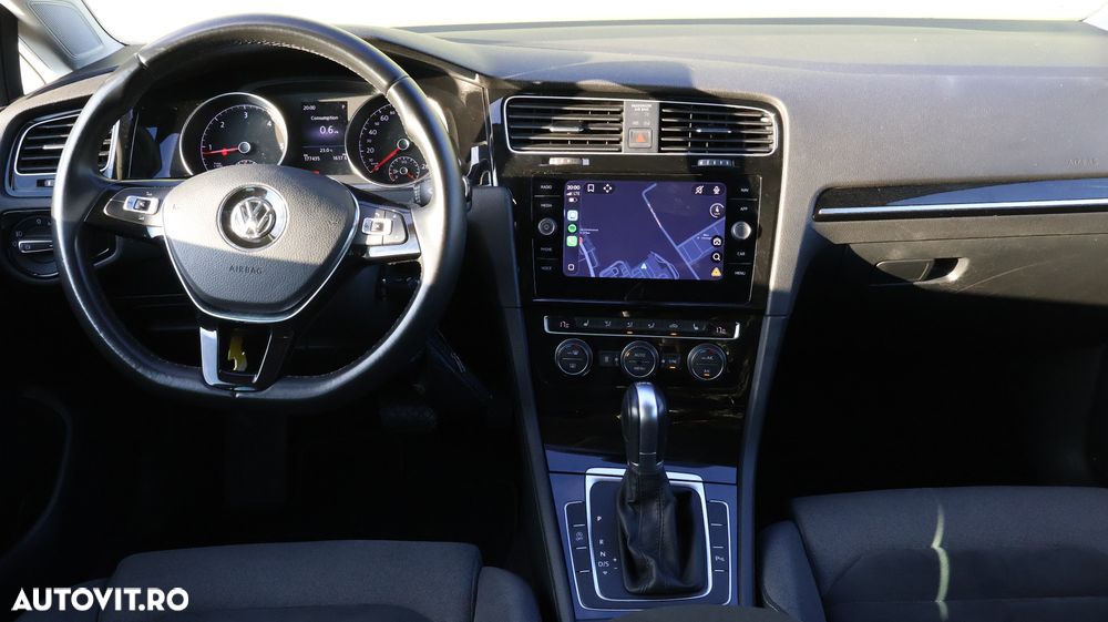 Volkswagen Golf - 8