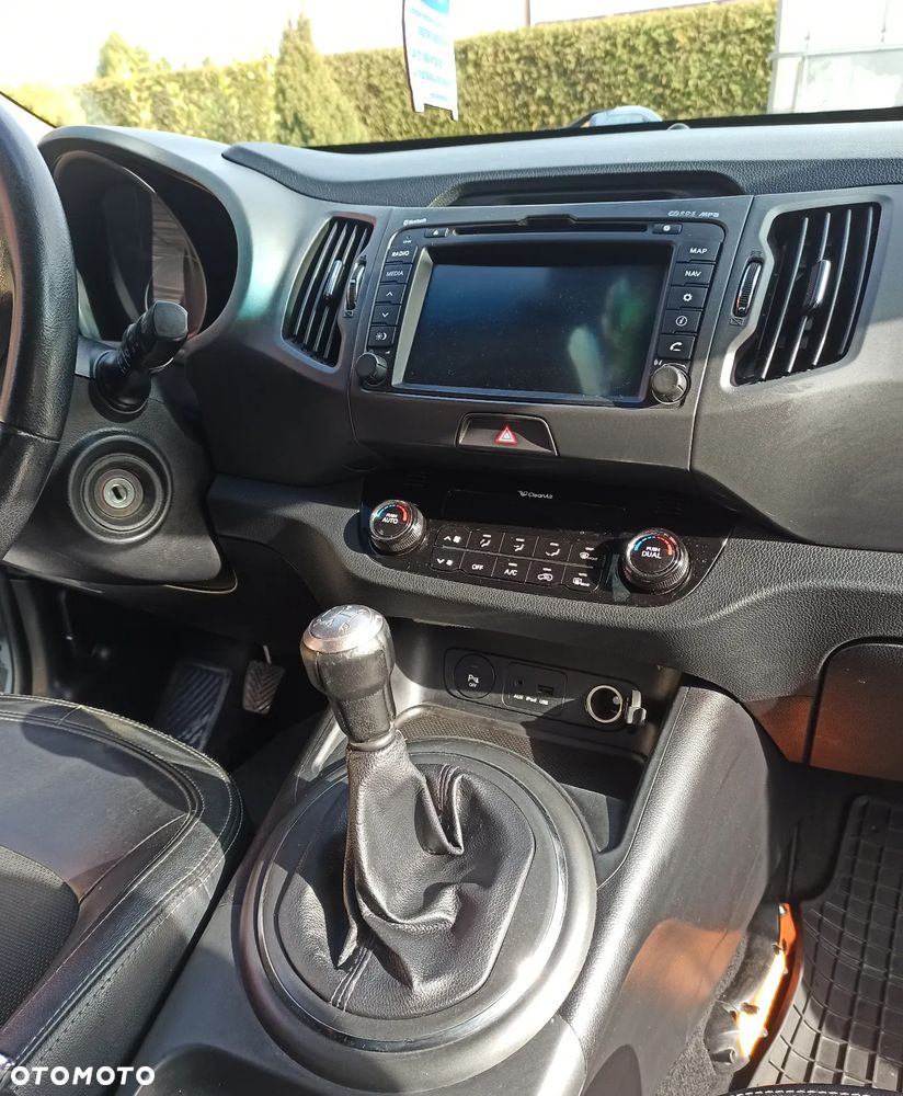 Kia Sportage 2.0 L - 11