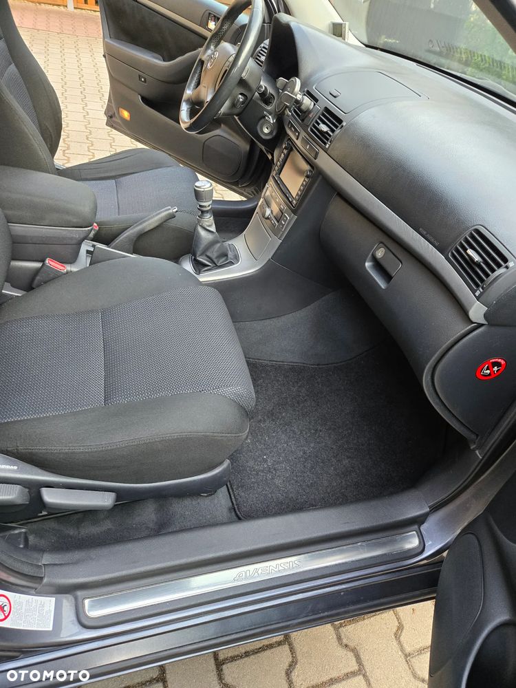Toyota Avensis - 14