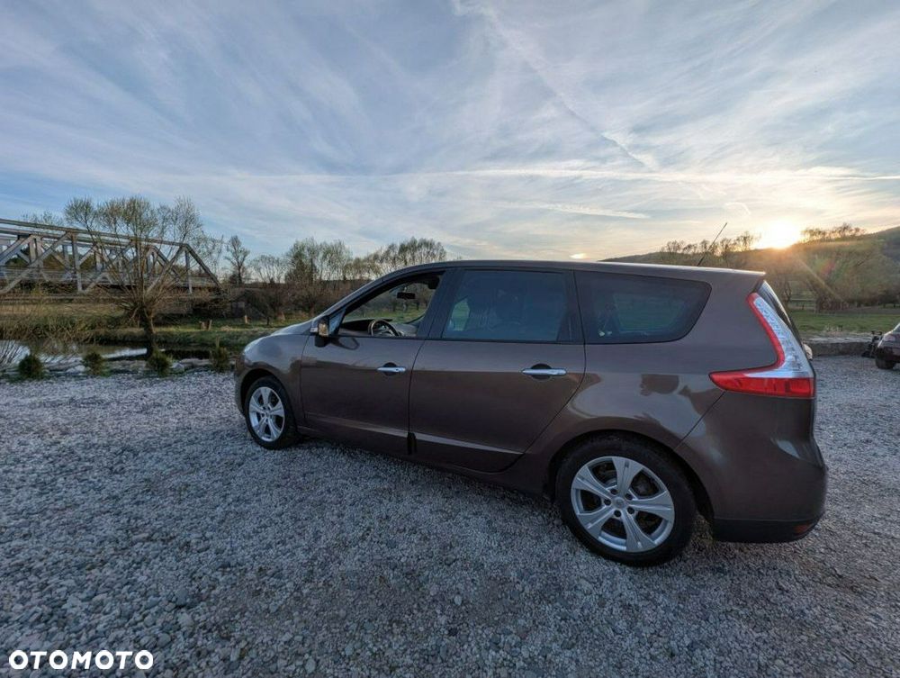 Renault Grand Scenic - 9