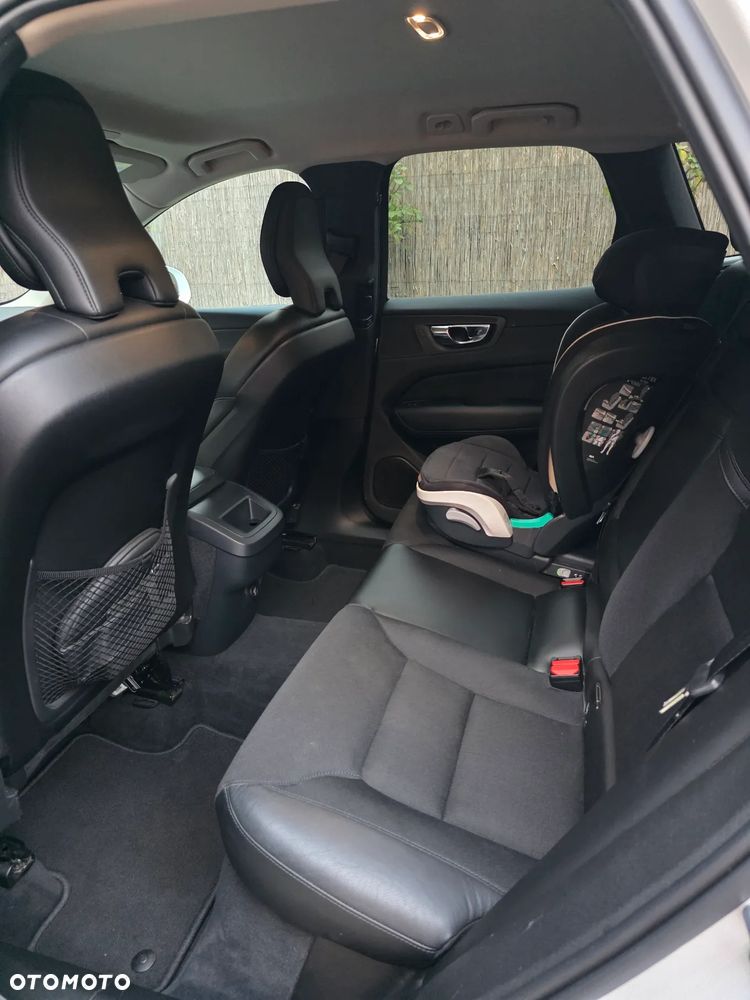 Volvo XC 60 T4 Momentum Pro - 10