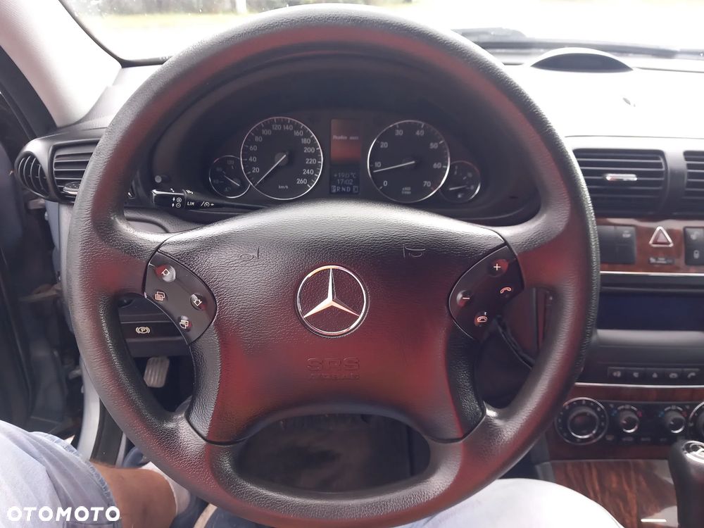 Mercedes-Benz Klasa C 180 Kompressor Automatik Classic Sport Edition - 37