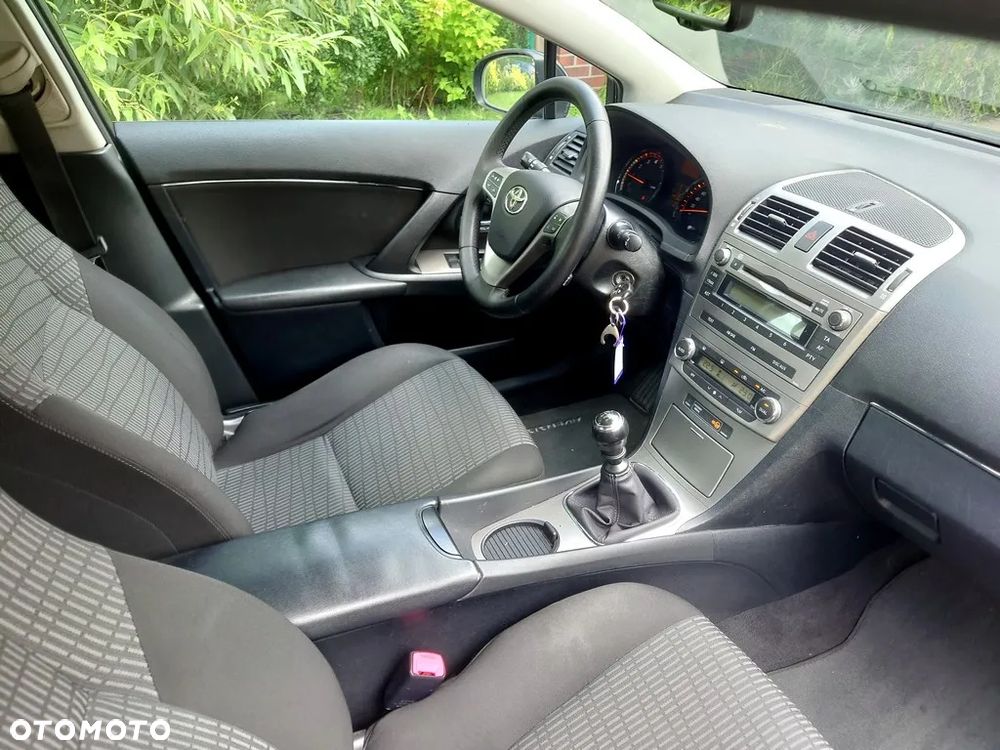 Toyota Avensis 1.8 Sol - 10