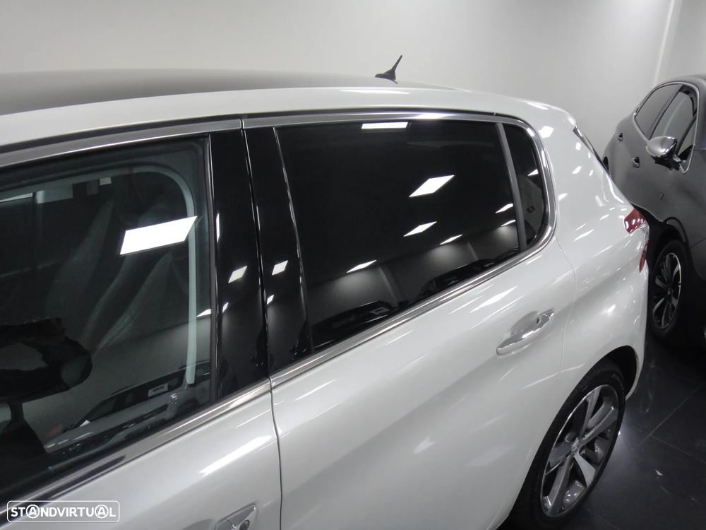 Peugeot 308 1.2 PureTech Allure EAT6 - 6