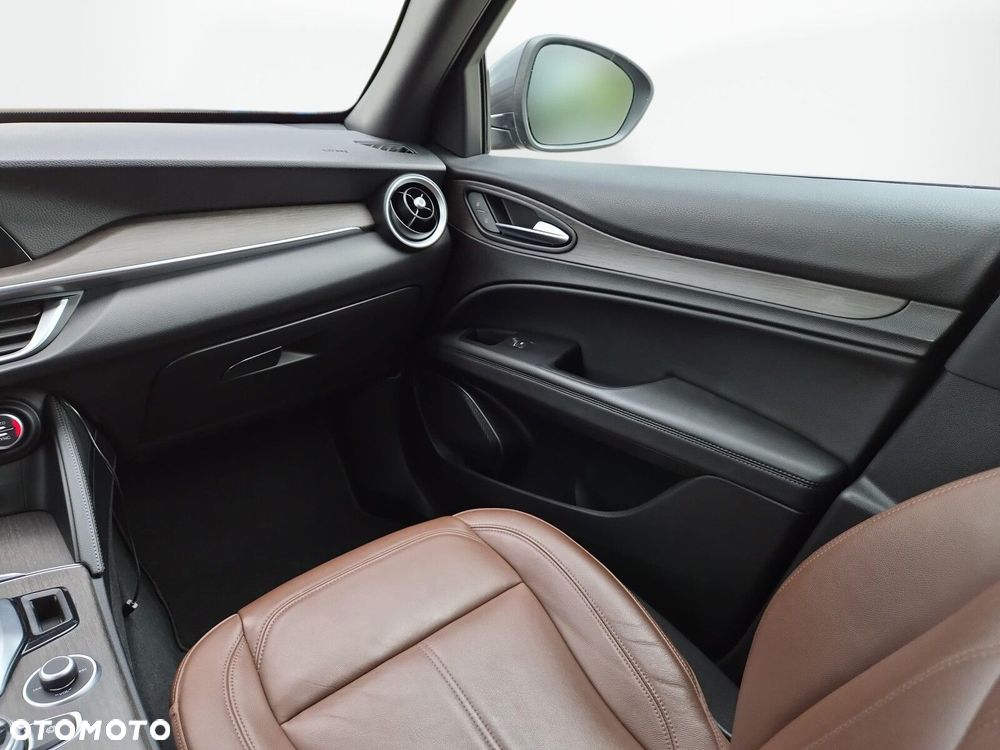 Alfa Romeo Stelvio - 24
