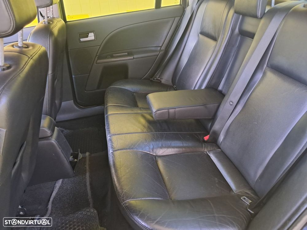 Ford Mondeo 2.0 TDdi Ghia - 12