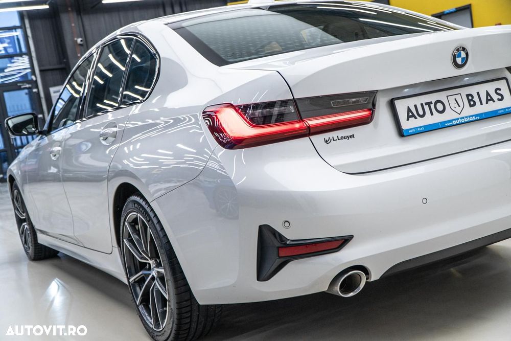 BMW Seria 3 320d Aut. Sport Line - 31